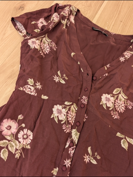 Abercrombie & Fitch Dresses & Skirts - Abercrombie & Fitch Burgundy Floral Button-Front Dress